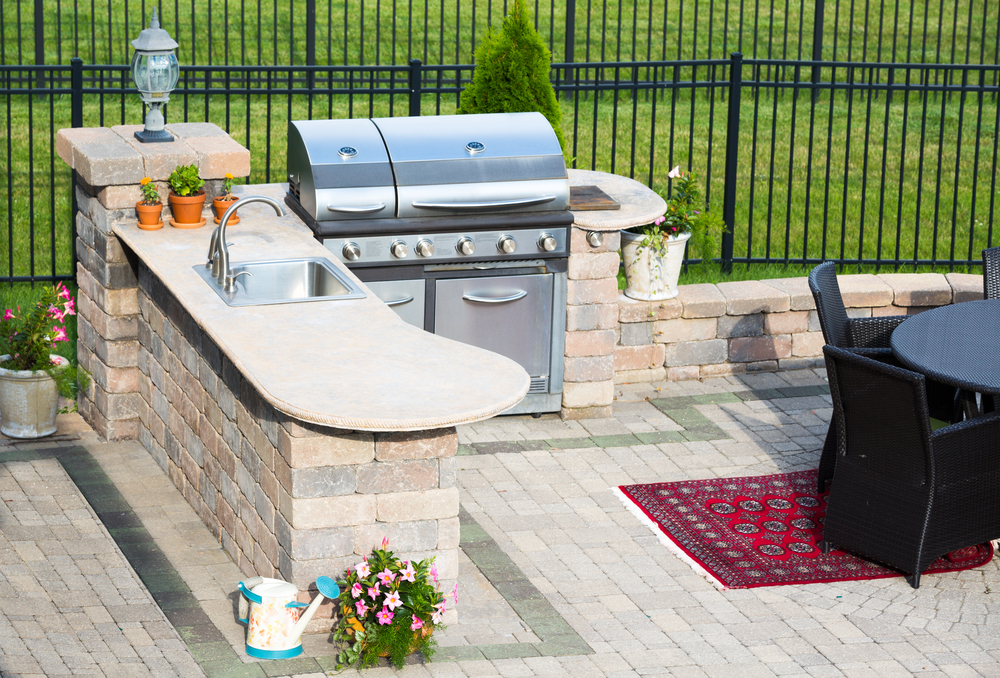 outdoor kitchen from Carlos Pools & Landscaping