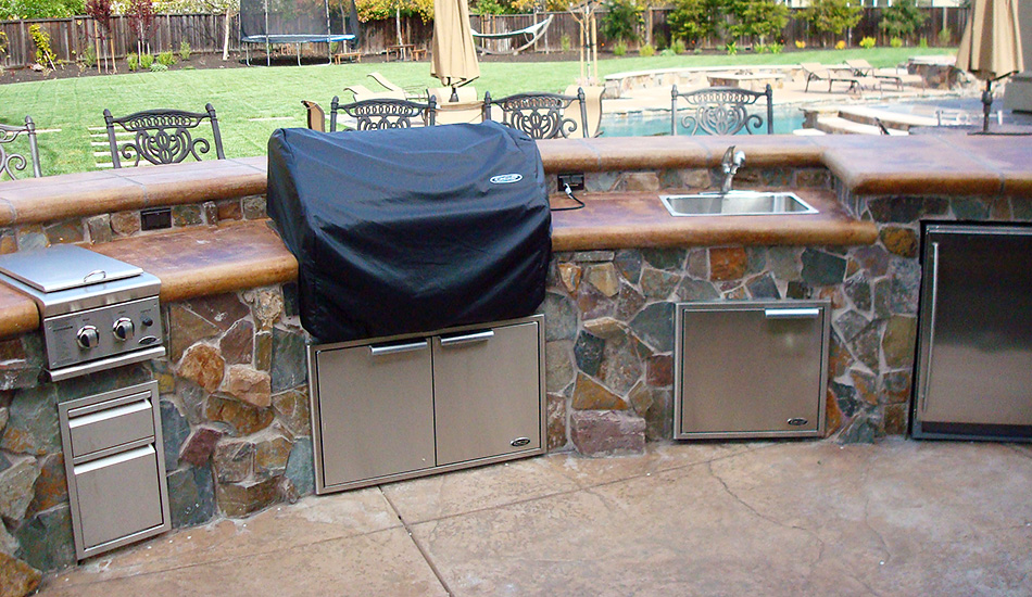 Outdoor Kitchen by Carlos Pools and Landscaping